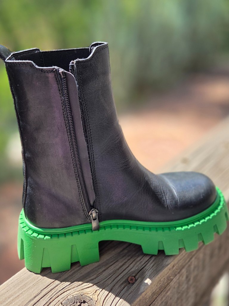 Steve Madden Charges Black Boots. Us7 (37). New W Box. — image 2 of 6